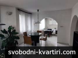 Тристаен апартамент с площ от 120м2 до ВМИ и Електротехникума - 400лв.