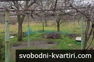 Двуетажна къща с гараж в с. Димитриево, община Чирпан Двуетажна къща с гараж в с. Димитриево, община Чирпан