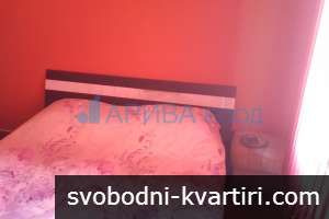 Самостоятелна къща с два гаража, кладенец и двор в Хасково Самостоятелна къща с два гаража, кладенец и двор в Хасково