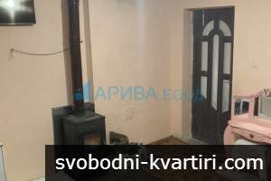 Двуетажна къща с плоча в с.Иваново, община Харманли Двуетажна къща с плоча в с.Иваново, община Харманли