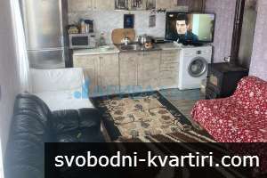 Двуетажна къща с плоча в с.Иваново, община Харманли Двуетажна къща с плоча в с.Иваново, община Харманли