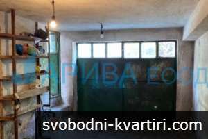 Триетажна масивна къща в Хасково Триетажна масивна къща в Хасково