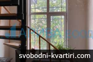 Триетажна масивна къща в Хасково Триетажна масивна къща в Хасково
