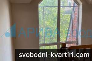 Триетажна масивна къща в Хасково Триетажна масивна къща в Хасково