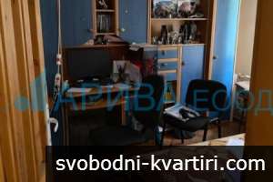 Триетажна масивна къща в Хасково Триетажна масивна къща в Хасково