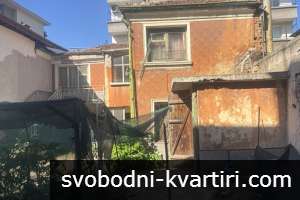 Къща с двор в кв. Христо Смирненски Къща с двор в кв. Христо Смирненски