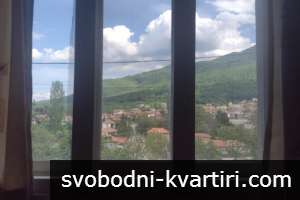 Масивна двуетажна къща в с. Тополово Масивна двуетажна къща в с. Тополово