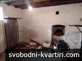 Масивна двуетажна къща в с. Тополово Масивна двуетажна къща в с. Тополово