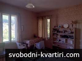 Масивна двуетажна къща в с. Тополово Масивна двуетажна къща в с. Тополово