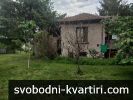 Масивна двуетажна къща в с. Тополово Масивна двуетажна къща в с. Тополово