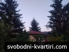Масивна двуетажна къща в с. Тополово Масивна двуетажна къща в с. Тополово