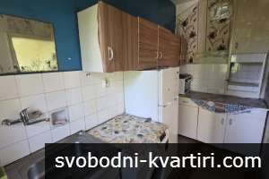 ТТристаен апартамент под наем в центъра на град Велико Търново. ТТристаен апартамент под наем в центъра на град Велико Търново.