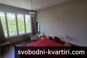 ТТристаен апартамент под наем в центъра на град Велико Търново. ТТристаен апартамент под наем в центъра на град Велико Търново.