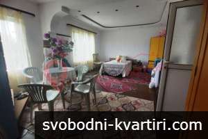 Дава под наем Етаж от къща гр. Шумен - Боян Българанов 1 150m² Дава под наем Етаж от къща гр. Шумен - Боян Българанов 1 150m²