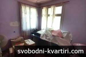 Къща с двор Къща с двор