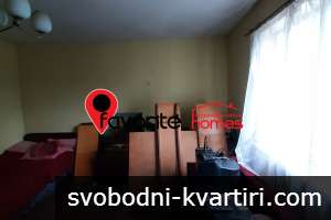 Къща с голям двор с.Дибич Къща с голям двор с.Дибич
