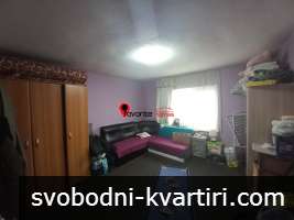 Две къщи в един двор Две къщи в един двор