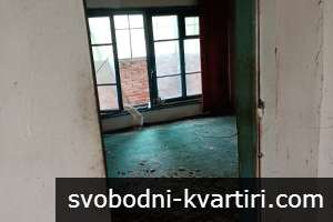 Къща с голямо дворно място, в гр. Българово Къща с голямо дворно място, в гр. Българово
