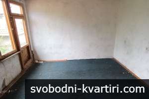 Къща с голямо дворно място, в гр. Българово Къща с голямо дворно място, в гр. Българово