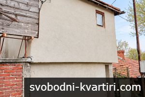 Къща с голямо дворно място, в гр. Българово Къща с голямо дворно място, в гр. Българово