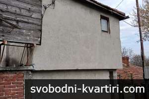 Къща с голямо дворно място, в гр. Българово Къща с голямо дворно място, в гр. Българово