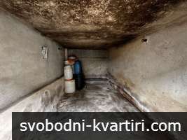 Етаж от къща с двор и гараж Етаж от къща с двор и гараж