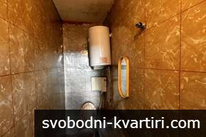Хале с дворно място Хале с дворно място