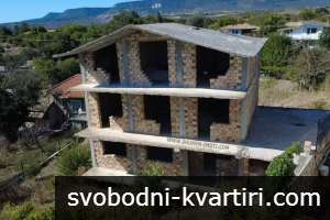 Триетажна къща в с.Мараш Триетажна къща в с.Мараш