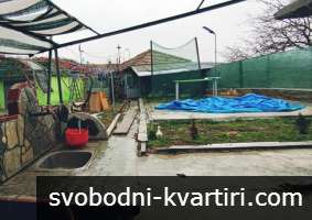 Къща в района на село Кошов Къща в района на село Кошов