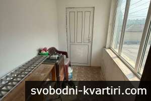 Къща в кв. Средна кула Къща в кв. Средна кула