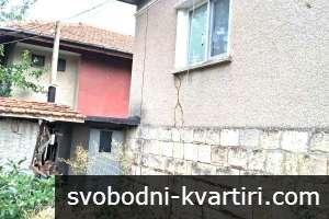 Двуетажна къща с голям двор и просторен гараж в центъра на с. Пиргово Двуетажна къща с голям двор и просторен гараж в центъра на с. Пиргово