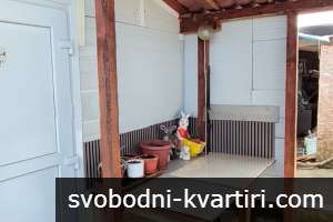Вила с два парцела, м-ст 10ти килкометър Вила с два парцела, м-ст 10ти килкометър