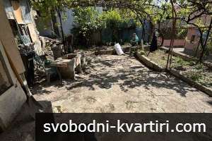 Къща с дворно място в кв. Ялта Къща с дворно място в кв. Ялта