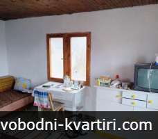 Къща с двор, м-ст 9ти килкометър Къща с двор, м-ст 9ти килкометър