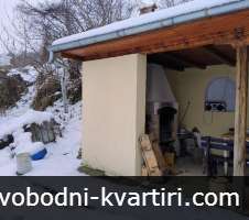 Къща с двор, м-ст 9ти килкометър Къща с двор, м-ст 9ти килкометър