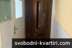 Триетажна Къща с двор и гараж, Широк център Триетажна Къща с двор и гараж, Широк център