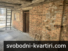 Триетажна Къща с двор и гараж, Широк център Триетажна Къща с двор и гараж, Широк център