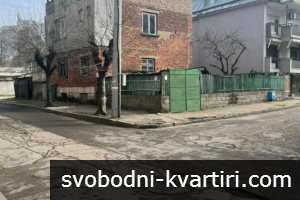 Триетажна Къща с двор и гараж, Широк център Триетажна Къща с двор и гараж, Широк център