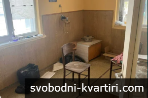 Триетажна Къща с двор и гараж, Широк център Триетажна Къща с двор и гараж, Широк център