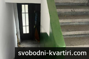 Триетажна Къща с двор и гараж, Широк център Триетажна Къща с двор и гараж, Широк център