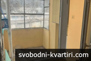 Триетажна Къща с двор и гараж, Широк център Триетажна Къща с двор и гараж, Широк център