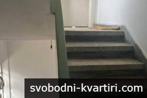 Триетажна Къща с двор и гараж, Широк център Триетажна Къща с двор и гараж, Широк център