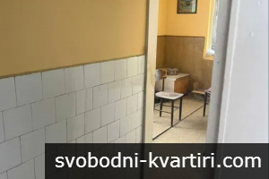 Триетажна Къща с двор и гараж, Широк център Триетажна Къща с двор и гараж, Широк център