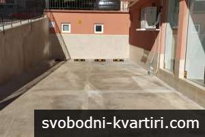 Пет паркоместа Пет паркоместа