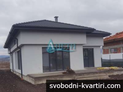 Едноетажна къща 160 м2 с двор в гр.Костинброд, кв.Зора. Отлична локация