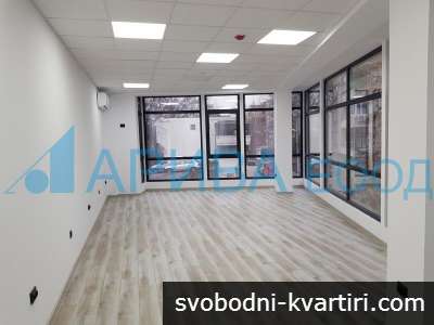 Търговски обект в нова сграда широк център Хасково