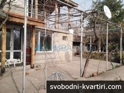 Къща с гараж в с. Златополе, община Димитровград