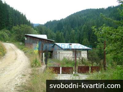 Парцел УПИ с къща и постройки в Чепеларе, област Смолян