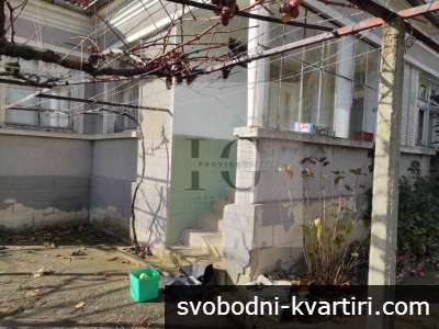 Къща с 3 спални на 30 км от гр.Карнобат за продажба