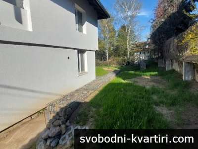 Двуетажна къща със самостоятелен двор в гр. София, кв Симеоново